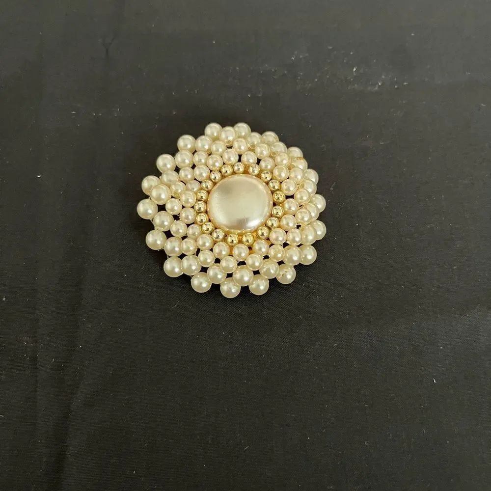 Vintage Costume Pearl Brooch